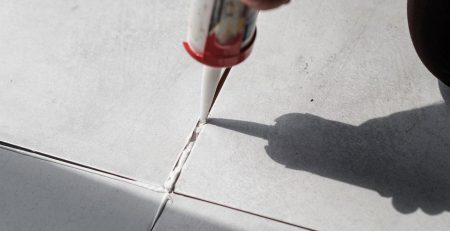 How to Remove and Replace Silicone From Tiles